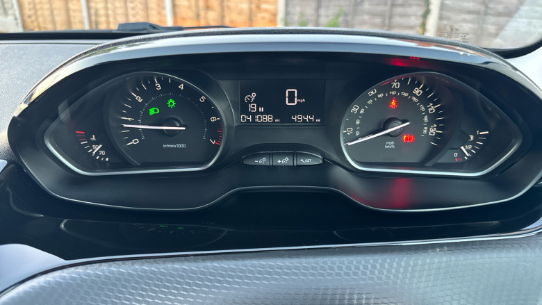 Peugeot 208 1.2 PureTech 82 Signature 5dr [Start Stop] Petrol Hatchback